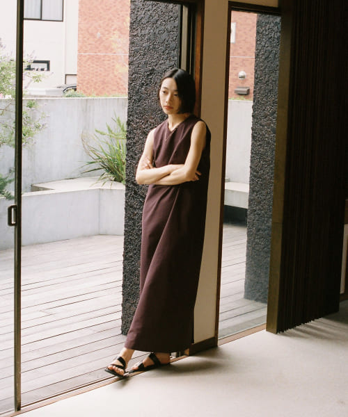 セール】『一部WEB限定カラー』BACKボタンストレートロングワンピース