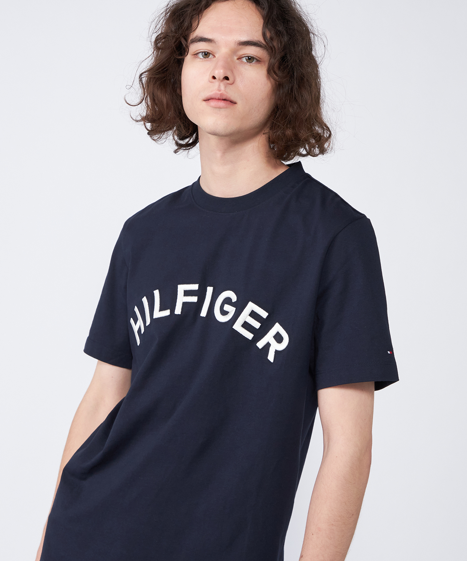 新品　トミーヒルフィガー   ネイビー　Lサイズ　アーチロゴプリントTシャツ