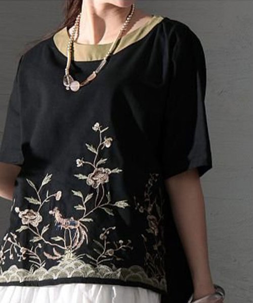 Sawa a la mode(サワアラモード)/「美刺繍」で華やぐデザインボックスプルオーバー/ブラック