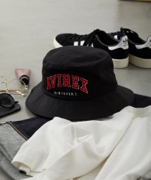 AVIREX(AVIREX)/AVIREX COLLEDG EMB BUCKET HAT/レッド