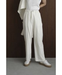 CLANE(クラネ)/BELTED LOOSE STRAIGHT PANTS/WHITE