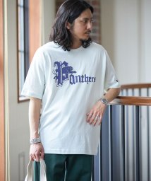 SHIPS MEN(シップス　メン)/*【SHIPS別注】RUSSELL ATHLETIC: OLD ENGLISH プリント Tシャツ/ホワイト系