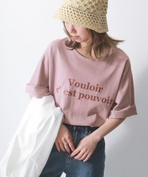 osharewalker(オシャレウォーカー)/『汗ジミ防止ゆるっとロゴTシャツ』汗染み防止 Tシャツ レディース 春夏 ロゴTシャツ 半袖 カットソー Uネック 五分袖 綿100% コットン 英字ロゴ/ラベンダー