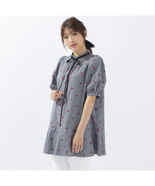 チェリー刺繍フリルカラーブラウス 