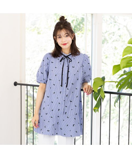 チェリー刺繍フリルカラーブラウス 