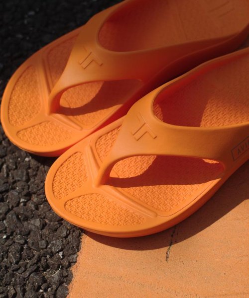 AVIREX(AVIREX)/『メンズサイズ』テリック フリップフロップ リカバリー サンダル / TELIC FLIPFLOP SANDAL/イエロー