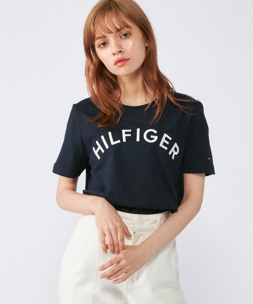 TOMMY HILFIGER(トミーヒルフィガー)/バーシティエンブロイドTシャツ/ネイビー 