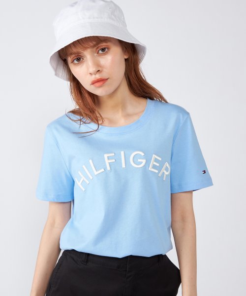 TOMMY HILFIGER(トミーヒルフィガー)/バーシティエンブロイドTシャツ/ブルー