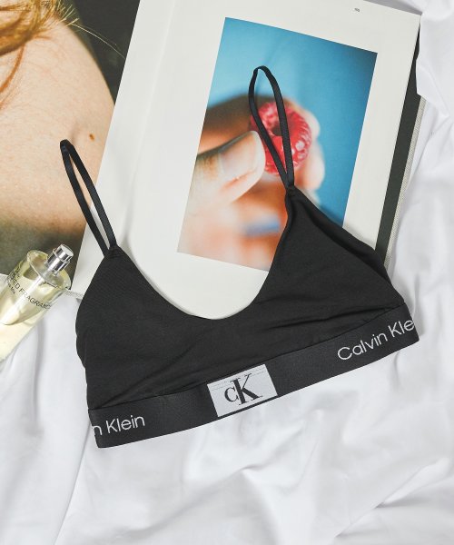 Calvin Klein(カルバンクライン)/【CALVIN KLEIN / カルバンクライン】CK アンダーウェア フロントロゴ ブラジャー 見せブラ スポーツブラ 下着 QF7216/ブラック 