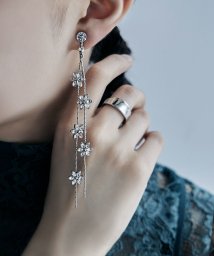 etoll.(エトル)/フラワービジューロングイヤリング アクセ アクセサリー イヤリング ビジュー 花 フラワー ゴールド シルバー ロング ライン オケージョン 二次会 結婚式 パ/シルバー