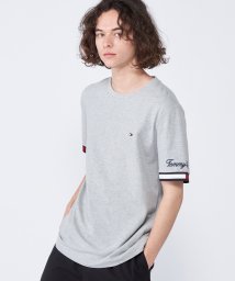 TOMMY HILFIGER(トミーヒルフィガー)/ピケフラッグカフTシャツ/ライトグレー