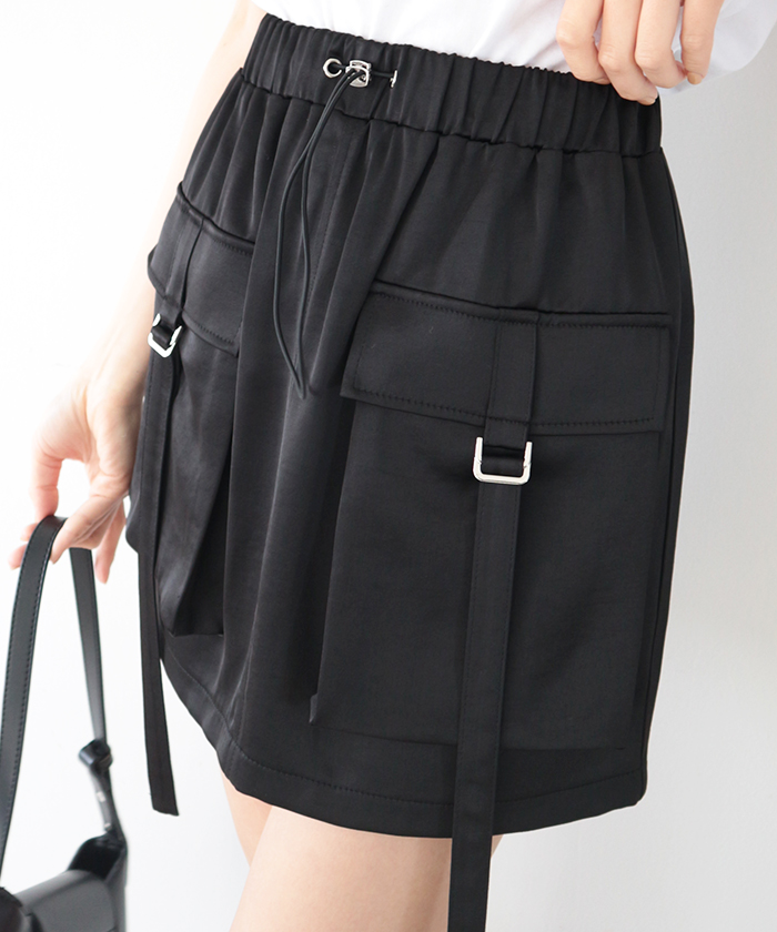 サテンカーゴミニスカート