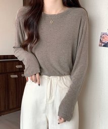 Dewlily(デューリリー)/ラウンドネック長袖Tシャツ レディース トップス ロンT 丸首 春服 秋服 韓国ファッション 10代 20代 30代 ストリート ゆるフィット シンプル カジュ/モカ