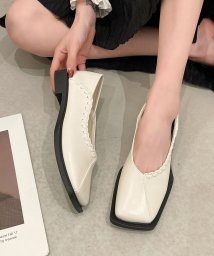 Dewlily(デューリリー)/スクエアパンプス レディース シューズ 韓国ファッション 10代 20代 30代 スクエアトゥ オフィスカジュアル モード フラット ローヒール 大人/ホワイト