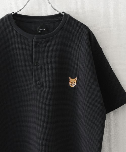 ZIP FIVE(ジップファイブ)/動物刺繍 肉厚ワッフル クルー＆ヘンリー 半袖Tシャツ/ブラック系1