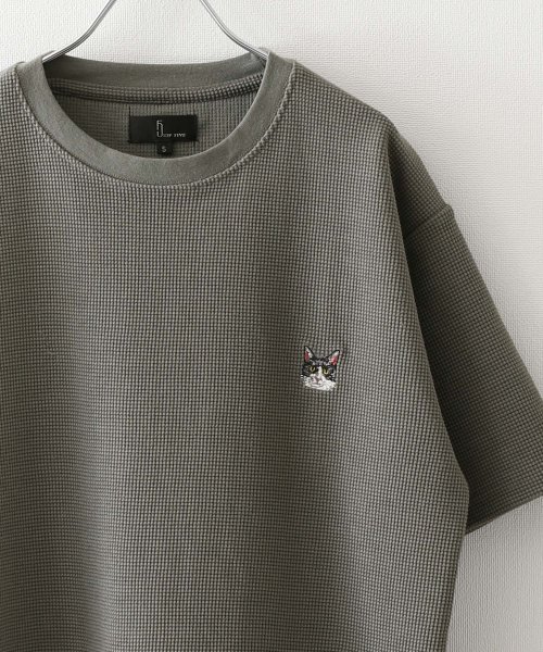 ZIP FIVE(ジップファイブ)/動物刺繍 肉厚ワッフル クルー＆ヘンリー 半袖Tシャツ/チャコールグレー系2