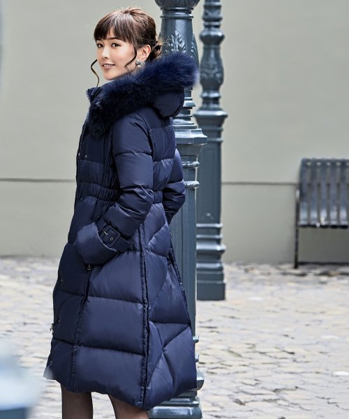 ベルトパフスリーブダウンコート(D670) 商品説明ボリュームのあるフォックスファーが顔周りを飾り、ロング丈で暖かいので冬の定番として重宝するコートで A1399168494 (10688円)