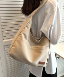 Amulet(アミュレット)/カジュアルショルダーバッグ 鞄 レディース 韓国ファッション 10代 20代 30代 オフィスカジュアル ユニセックス 無地 斜めがけ 大容量 シンプル 大人 /ベージュ