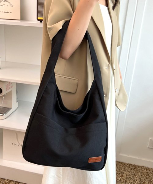 セール】カジュアルショルダーバッグ 鞄 レディース 韓国ファッション 10代 20代 30代 オフィスカジュアル ユニセックス 無地 斜めがけ 大容量  シンプル 大人 (505379949) アミュレット(Amulet) MAGASEEK