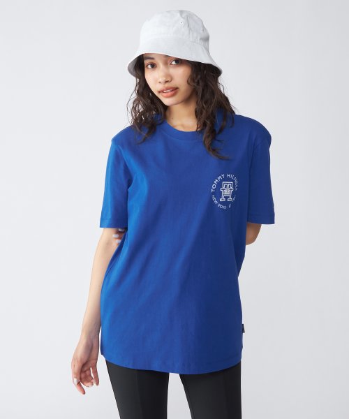 TOMMY HILFIGER(トミーヒルフィガー)/モノグラムインクラウンデルTシャツ/ブルー