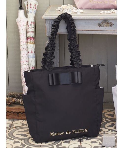 Maison de FLEUR(メゾンドフルール)/撥水加工サイドポケットフリルトートバッグ/ブラック