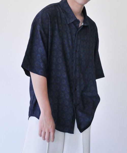 Nilway(ニルウェイ)/総柄トロミ半袖オーバーサイズシャツ/柄シャツ/ネイビー