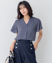 NIJYUSANKU（SMALL SIZE）(23区（小さいサイズ）)/【洗える】ランダムストライププリント キーネック ブラウス/ネイビー系ストライプ