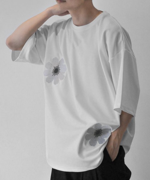 Nilway(ニルウェイ)/フラワー刺繍ポンチ半袖Tシャツ/ホワイト