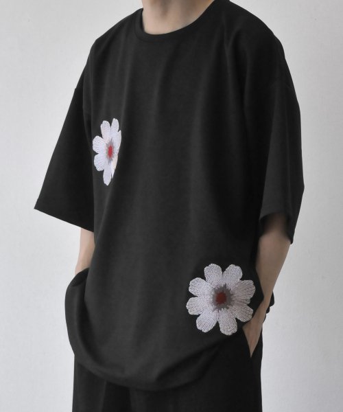 Nilway(ニルウェイ)/フラワー刺繍ポンチ半袖Tシャツ/ブラック