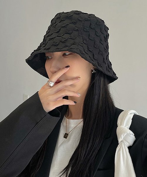 Dewlily(デューリリー)/ブロックチェック風バケットハット 韓国ファッション 10代 20代 30代 ワッフル素材 カジュアル 可愛い 柔らかな素材感 女性らしいデザイン/ブラック
