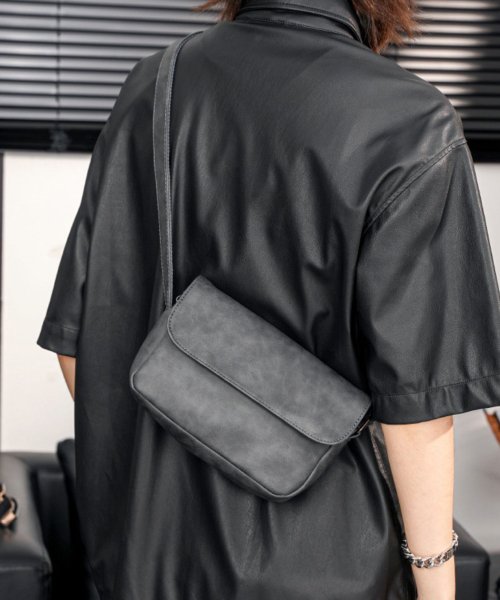  メンズショルダーバッグ  ミニショルダー サコッシュ バッグ レザー