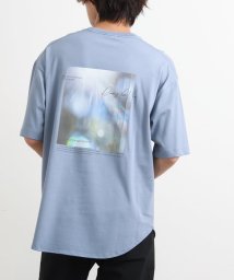 a.v.v (MEN)(アー・ヴェ・ヴェメンズ)/【フォトグラファーコラボ】シャインロングシルエットTシャツ/ライトブルー