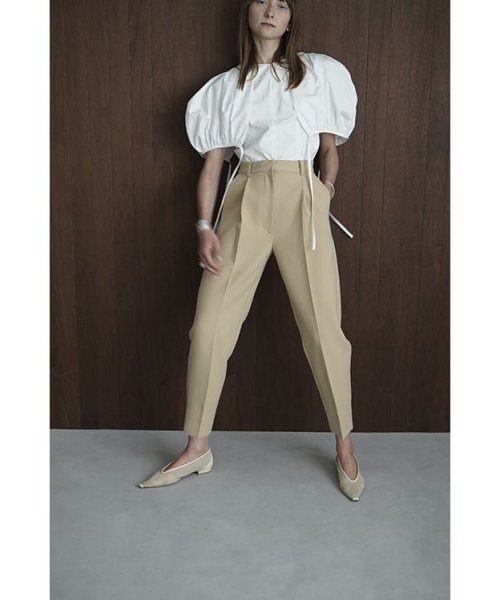 CLANE(クラネ)/ROUNDED LINE TUCK PANTS/BEIGE