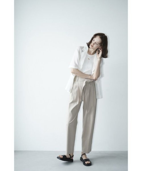 CLANE(クラネ)/BELT TUCK TAPERED PANTS/BEIGE