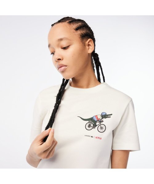 LACOSTE(ラコステ)/『Lacoste x Netflix』 アレンジワニロゴレディースTシャツ/ホワイト