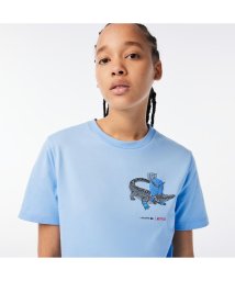 LACOSTE(ラコステ)/『Lacoste x Netflix』 アレンジワニロゴレディースTシャツ/ライトブルー