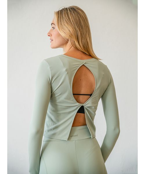 新品　emmi yogaエミヨガ　ヨガウェア　ラくすみグリーングレー　サイズ0S Yogini Styling ヨガウェアをシックに着回す │ emmi（エミ