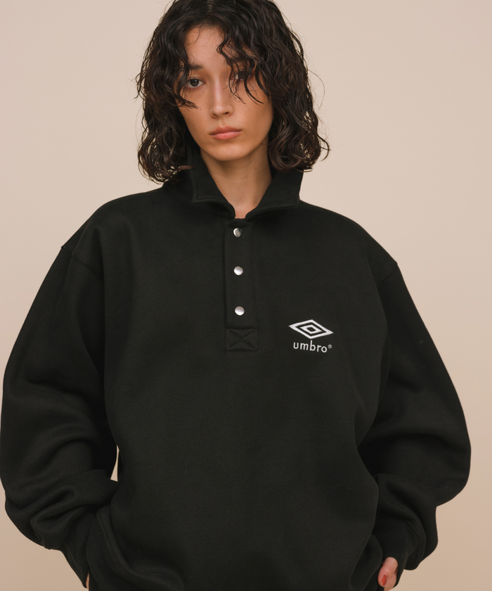 別注》【UMBRO】Collared Sweat PO / UNISEX(505421756) | アダム エ