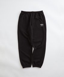 ADAM ET ROPE'(アダム　エ　ロペ)/《別注》【UMBRO】Sweat Pants / UNISEX/ブラック（01）