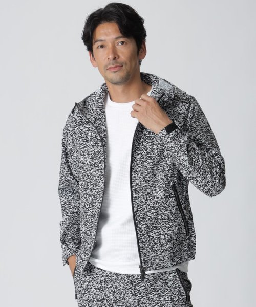 【SPORTO】クラッシュジオメトリックプリントブルゾン 商品説明【EPOCA UOMO 2023年春夏アイテム】機能性に優れたクラッシュジオメトリックブルゾン。【 EIM1694779311(12999円)