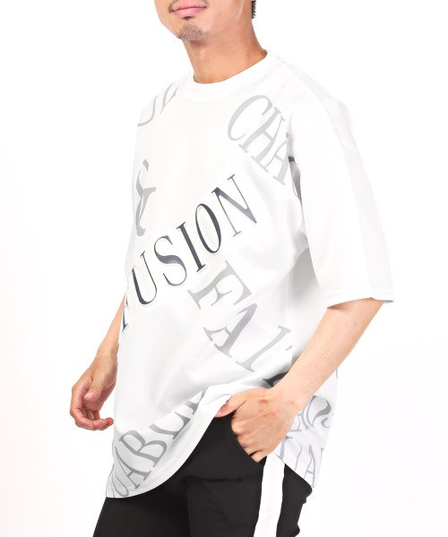 LUXSTYLE(ラグスタイル)/エンボスランダムプリントTシャツ/Tシャツ メンズ 半袖 ロゴ エンボス加工 プリント ランダムロゴ 凸凹/オフホワイト