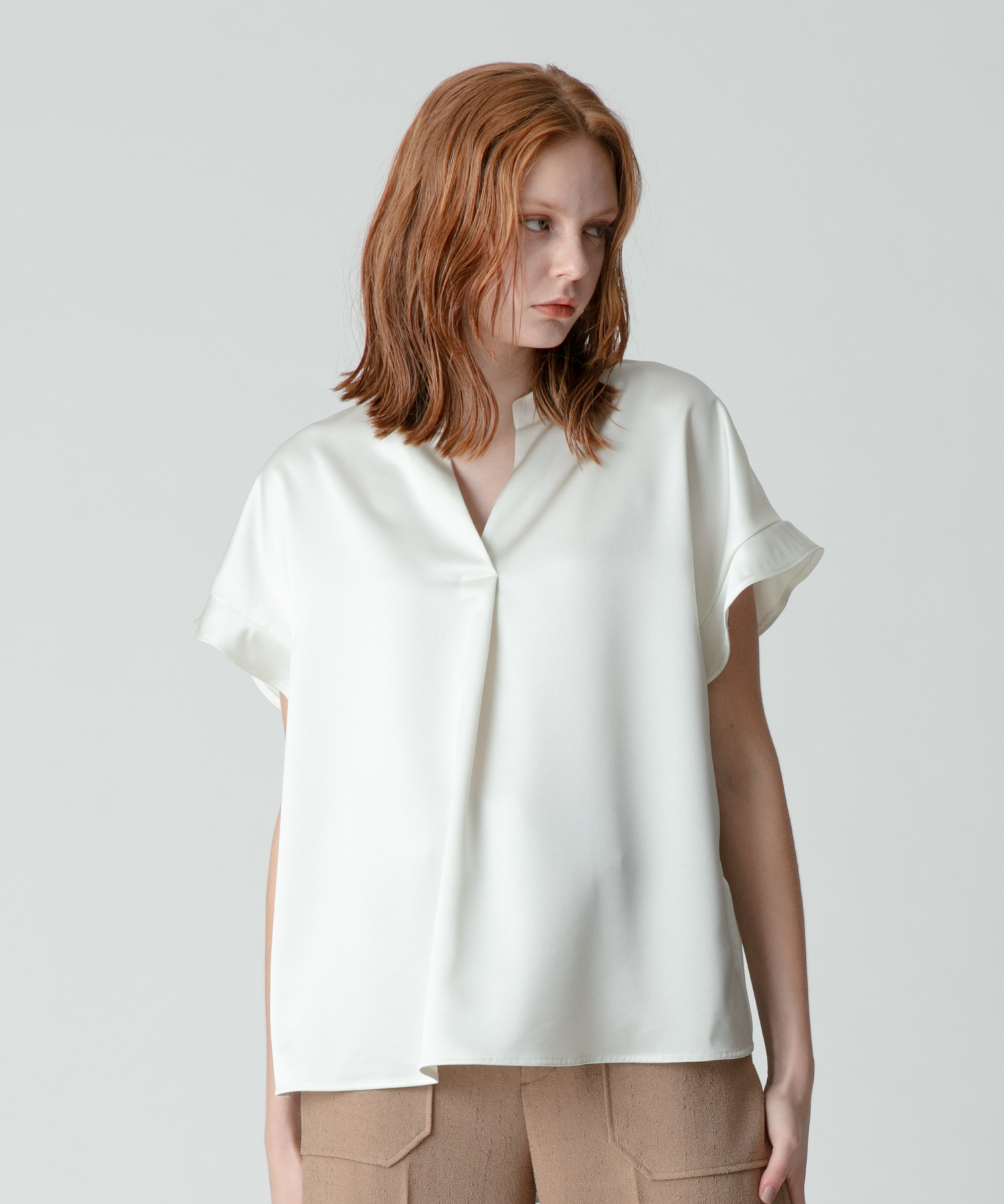 スキッパーステップヘムブラウス