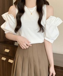 Amulet(アミュレット)/オープンショルダーブラウス 春 夏服 秋 韓国ファッション 10代 20代 30代 肩出し 切り替え パフスリーブ ガーリー 大人カジュアル/ホワイト