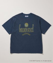 JOURNAL STANDARD relume Men's(ジャーナルスタンダード　レリューム　メンズ)/【Off The Court by NBA / オフ・ザ・コート バイ NBA】別注 プリントTシャツ/ネイビー