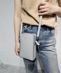 UNGRID bag(アングリッド　バッグ)/キーリングチャーム付き　スマホ＆パスポート入れ　縦長ミニポシェット/OLV