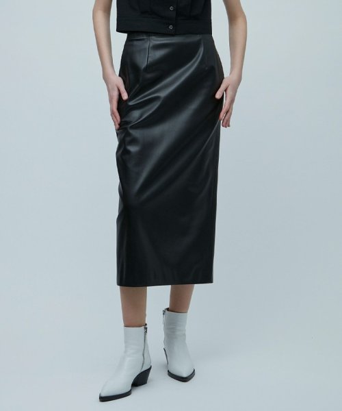 【GISELe 12，1月合併号掲載】DUPHOT / フェイクレザースカート 