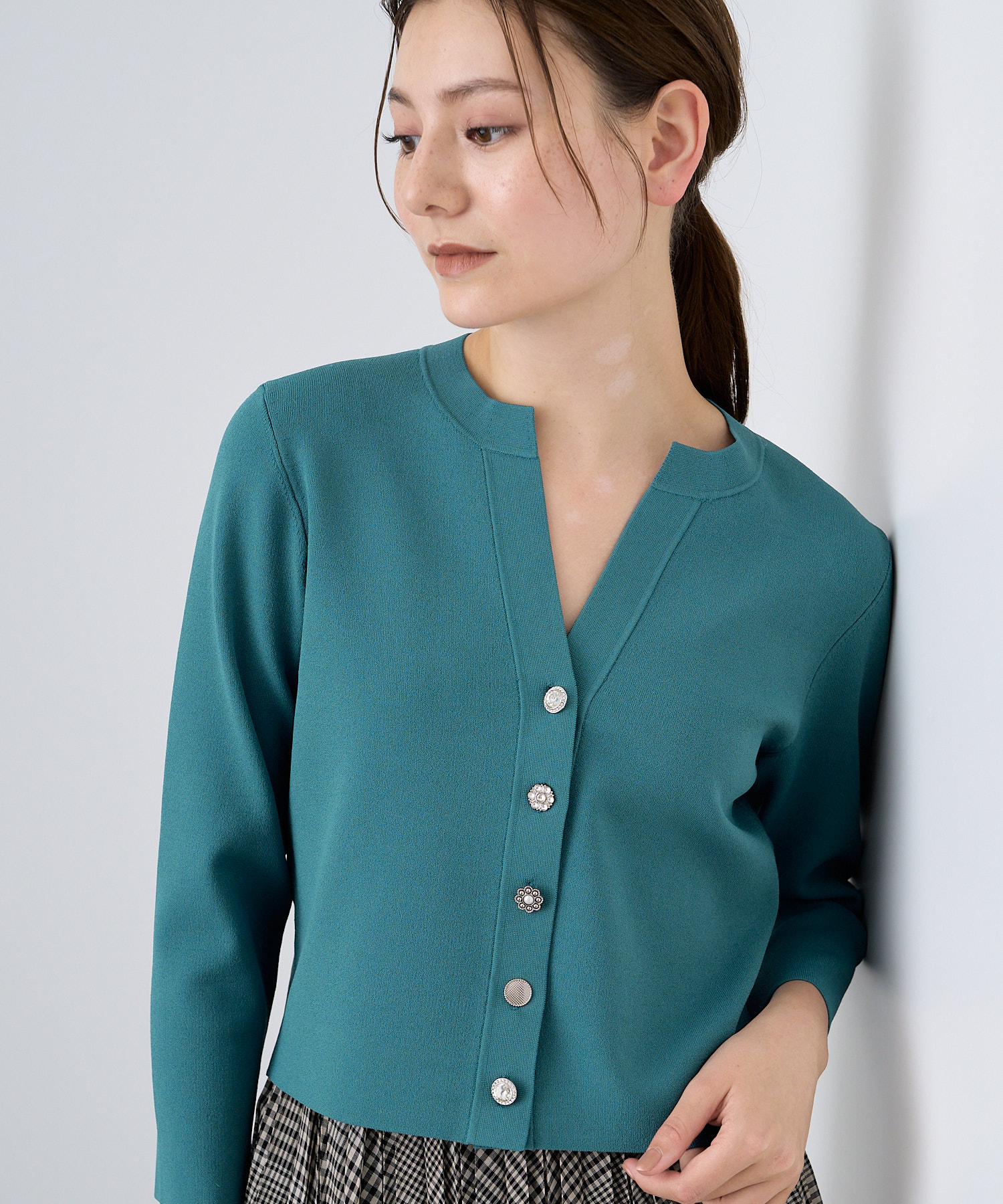 ビジュー釦キーネック カーディガン(505451623) | アナイ(ANAYI