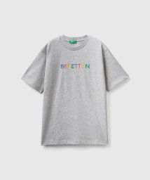 BENETTON (UNITED COLORS OF BENETTON BOYS)(ユナイテッド　カラーズ　オブ　ベネトン　ボーイズ)/キッズカラフルロゴ刺繍半袖Tシャツ・カットソーB/グレー