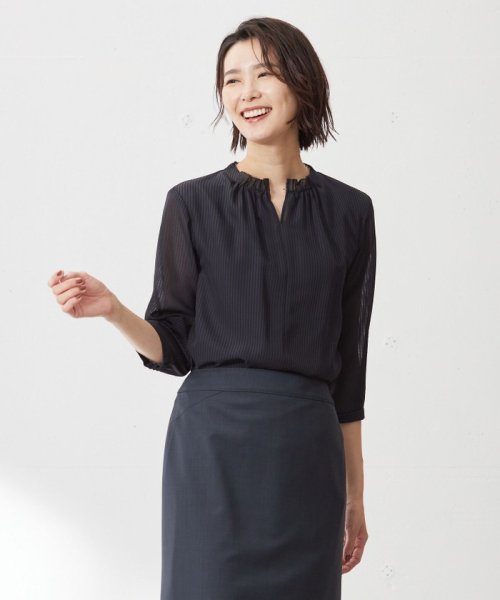 J.PRESS LADIES（LARGE SIZE）(J．プレス　レディス（大きいサイズ）)/シャドーストライプ スリットフリルネック カットソー/ネイビー系