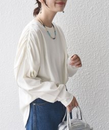 SHIPS WOMEN(シップス　ウィメン)/* 〈洗濯機可能〉ショルダー ギャザー ラウンド へム ロング スリーブ TEE ◇/オフホワイト